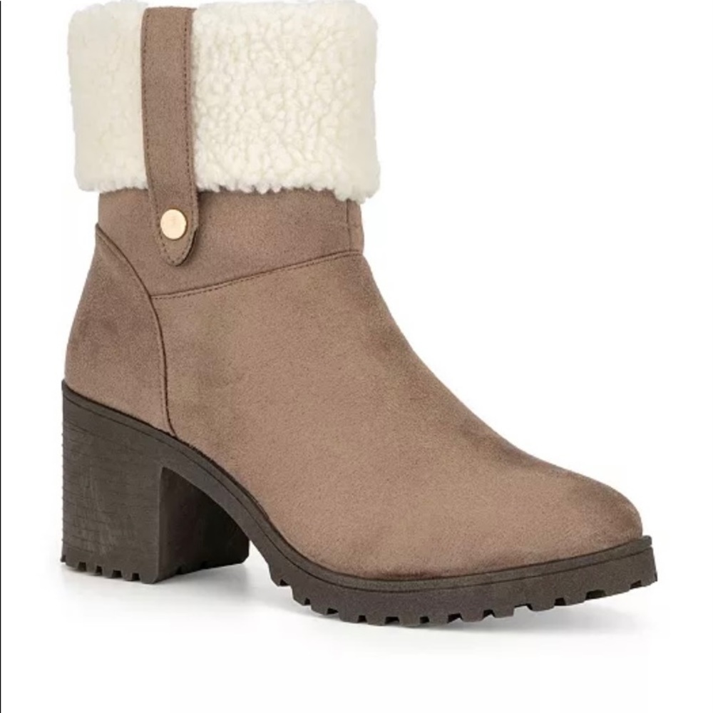 Olivia Miller Amy’s Sherpa Cuff Bootie size 9
